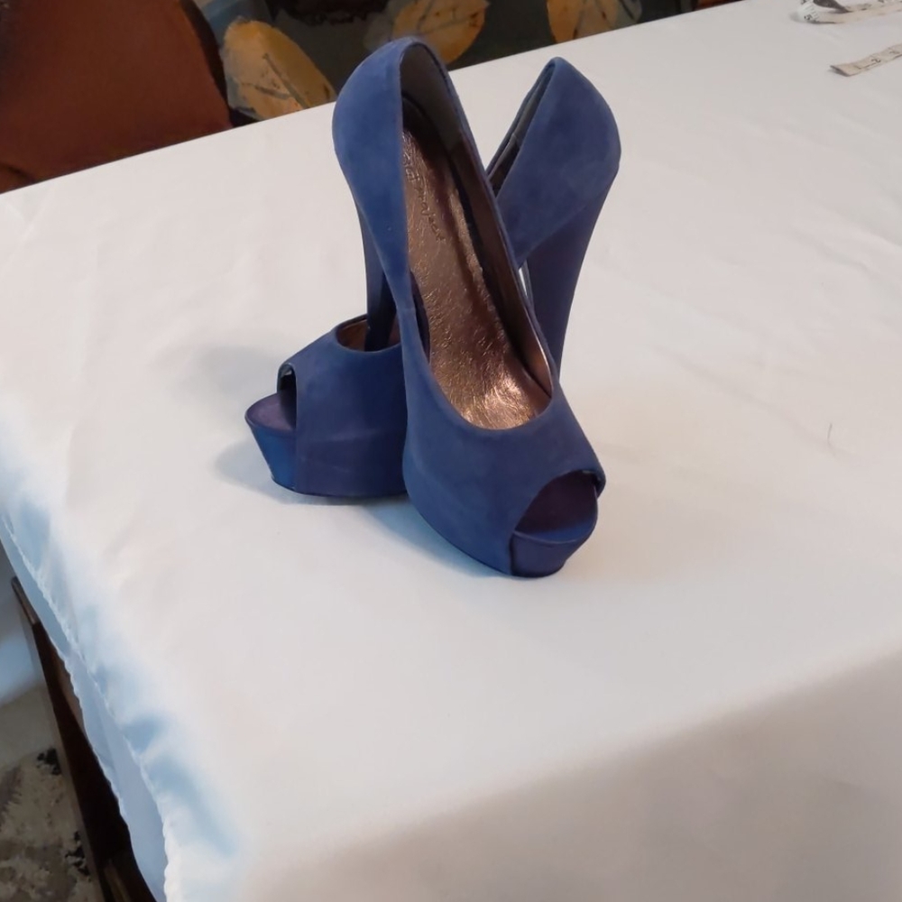 Zigi project steamy 6" heel.